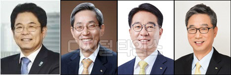 죄측부터 김병호 전 하나금융 부회장, 윤종규 KB금융 회장, 이동철 KB국민카드 대표, 허인 KB국민은행장 [사진제공=KB금융]